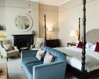 Kings Head Hotel - Cirencester - Bedroom