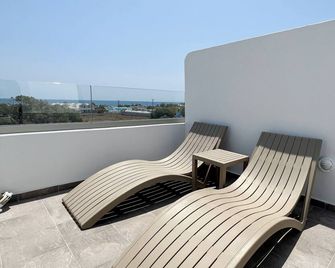 White Lily Suites & Lofts - Adults Only 16 Plus - Agios Georgios - Балкон