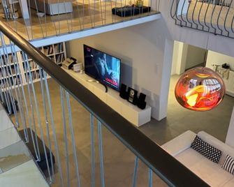 Top location: Lichtdurchflutetes offenes Haus - Stuttgart - Stairs