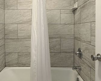 The Trail Inn - Newberry, MI - 13467 M-28 - Newberry - Bathroom