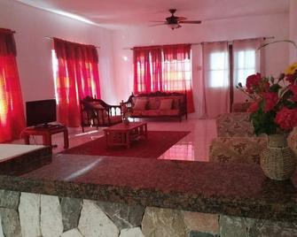 Modern, Spacious, Relaxing and Laid Back - Port Maria - Living room