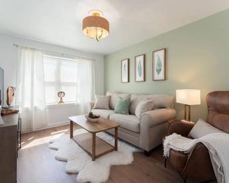 Cozy Condo near Bar Harbor Acadia Natl Park (2) - Trenton - Living room