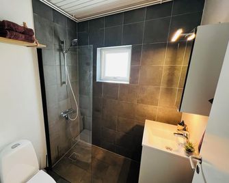 Cozy Flats Silkeborg - 1th - Silkeborg - Ванна кімната