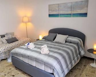 Your Family House Suitable For Children- To Visit Vesuvius / Herculaneum / Pompeii - Portici - Camera da letto
