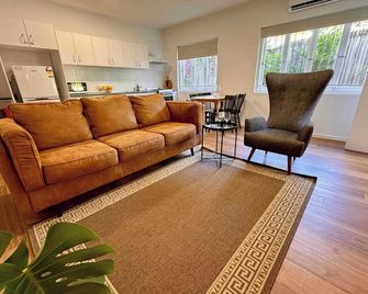 3 Bed Budget Accom Hidden Gem Parking Near Gabba - Brisbane - Ruang tamu