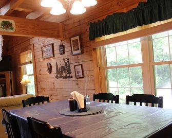 Mountain Magic cabin with long-range mountain views. Optional ATV guided tours. - Dillsboro - Jídelna