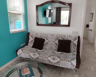 One bedroom self contained cottage - Hastings - Living room