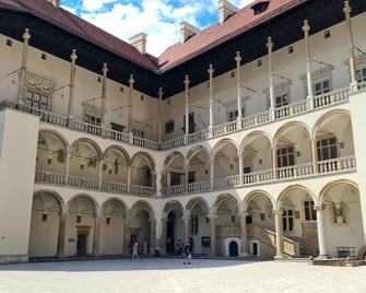 Cracow Central Aparthotel - Krakow - Building