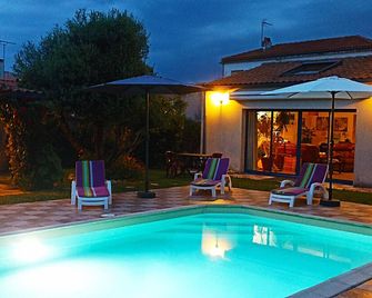 Belle et Grande Maison Rénovée 180m2 Habitables 10km de la Rochelle - Sainte-Soulle - Pool