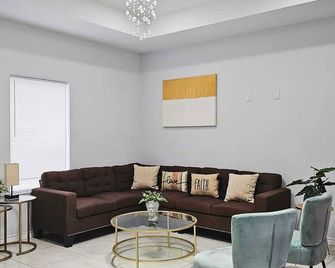 Beautiful apartment 9 min to Mercedes outlets - Weslaco - Wohnzimmer