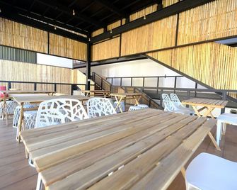 Pakchong Center Poshtel - Pak Chong - Restaurang