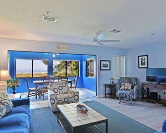 On the Beach, Walk to Village, Watch the Sunsets from Balcony - Siesta Key - Living room
