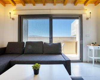 Aegean Apartments - Marina & Chios Island View - Cesme