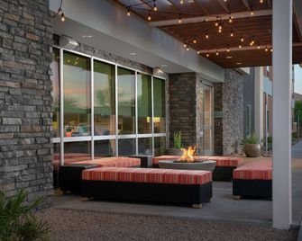 Home2 Suites By Hilton Phoenix Airport South - פיניקס - פטיו