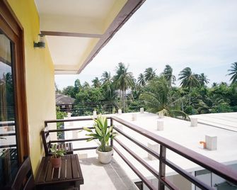 Point 303 Resort - General Luna - Balcon