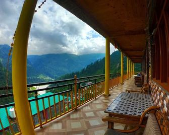 Pahadi Bliss Hotel Hostel Tosh - Tosh - Balcony