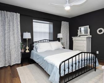 Newly renovated 2 bedroom Condo in Oxford near the Square and Ole Miss campus - Oxford - Bedroom