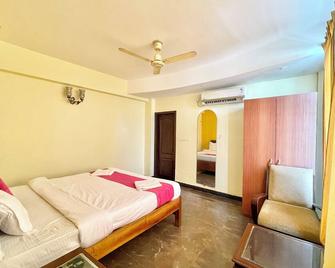 Surya Beach Inn Hotel - Puri - Bedroom