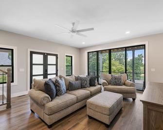 New Home, Dock, Kayaks, Game Room, Water Views - Winchester - Sala de estar