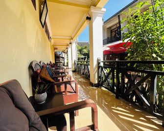 Villa Phounsab Tourist Street - Luang Prabang - Balcón