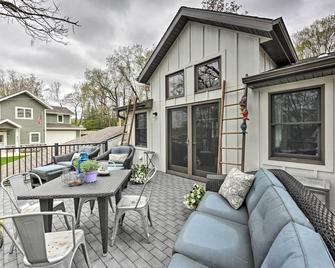 Big Cedar Lake House Views, 100 Ft to Water! - Hartford - Patio