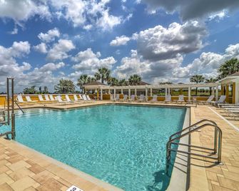 Home in The Villages w/ Lanai & Private Hot Tub! - The Villages - Zwembad