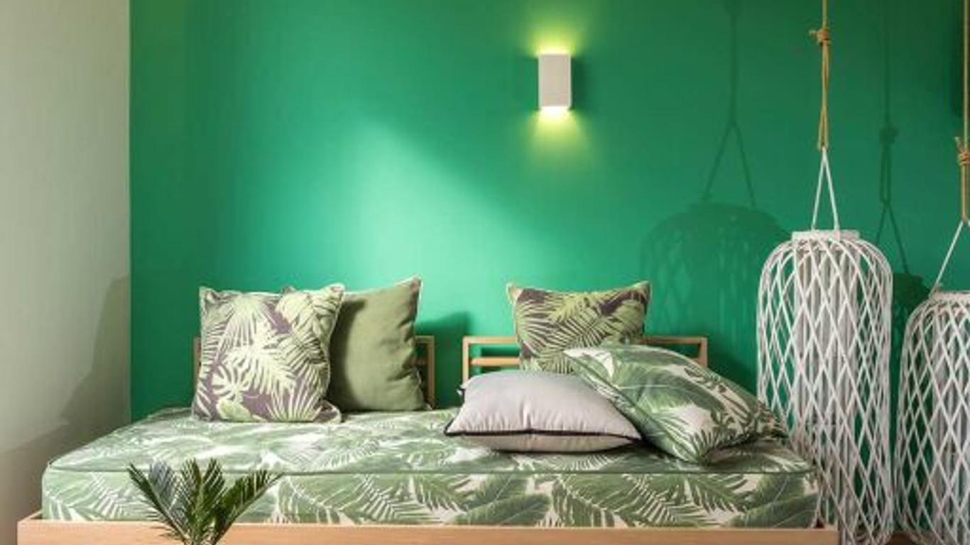 Kalamaki Luxury Suites