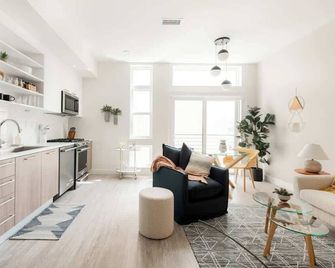 Colorful Western Vibe | Pet-Friendly | Zuni Lofts - Denver - Vardagsrum