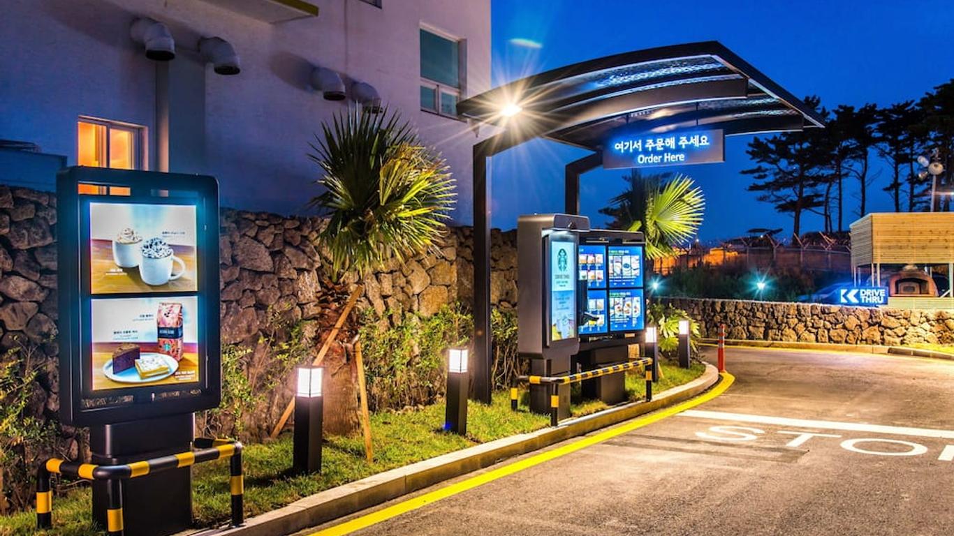 Hotel White House
