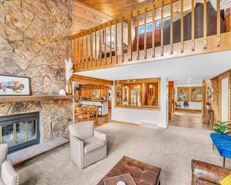 Creekside Mountain Views Hot Tub - Evergreen - Lobby