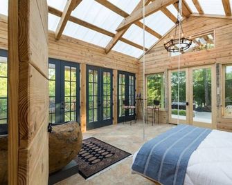Naturalist Boudoir Too, Romantic Cabin - Lumberton