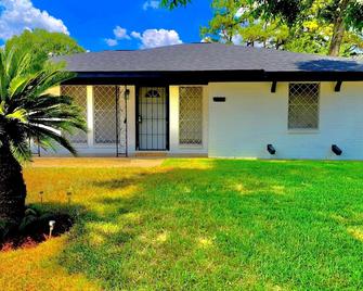 Stop Inn Stay Hostel - Houston - Gebäude