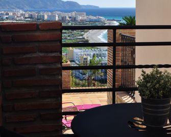 Welcome Inn Nerja guest house Luxury Bed & Breakfast - Nerja - Balcón