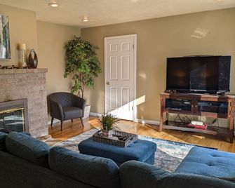 3 bedrooms with large backyard ~ Great for families! - Kaysville - Sala de estar