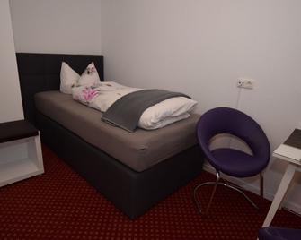 Alpen Gästehaus - Garmisch-Partenkirchen - Bedroom