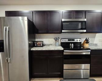 30 days stays, deadend, peaceful. - Eau Claire - Kitchen