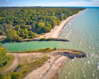 Charming 4-bed cottage by Lake Huron's sunsets. - Kincardine - Beach