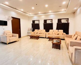 Hotel Red Sapphire Kushinagar - Kushinagar