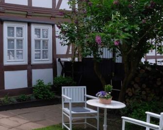 Beim Bildhauer Karl F - Trendelburg - Patio