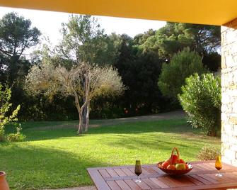 Apartament Can Pujadas - Regencós - Patio