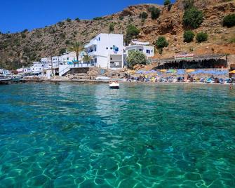 John Akroyiali - Loutro