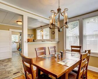 Stone Cottage Near The Downtown Square Of Fayetteville Tn - Fayetteville - Comedor
