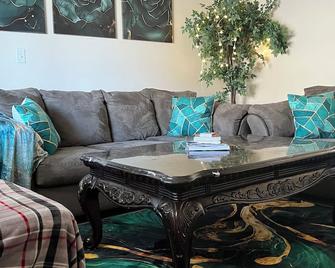 The Green Lantern - Idaho Falls - Huiskamer