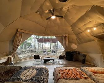 The Day Post General Glanping Village Yamanakako - Yamanakako - Living room