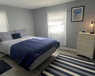Cozy 2 bedroom house.within a hour to Lakes, Music venues, Historic Frankenmuth - White Lake - Bedroom