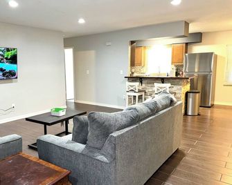 Peaceful and Beautiful Home - Brandon - Living room