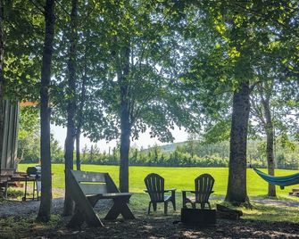 Field and Fern Cottages - Tatamagouche - Innenhof