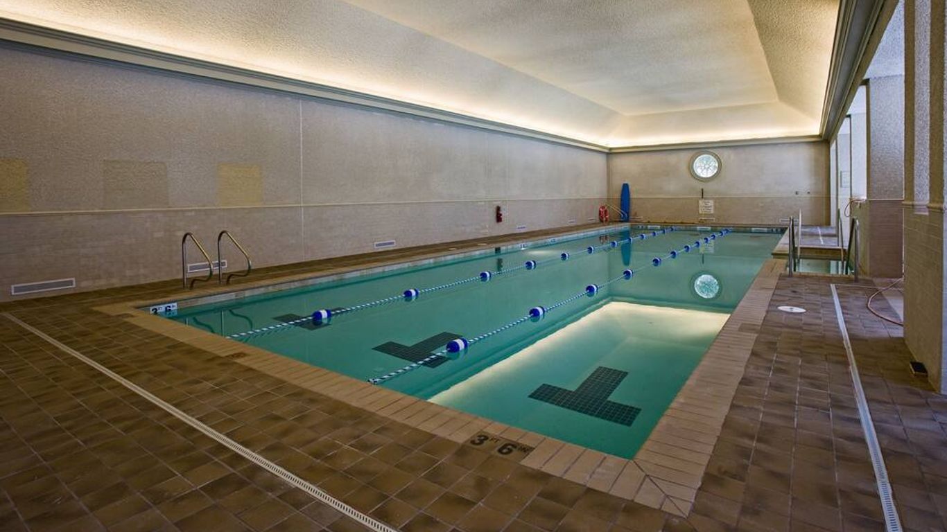 Colonial Houses, an official Colonial Williamsburg Hotel