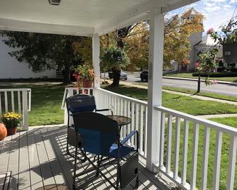 The Studio\nmini home away from home in the Berkshires - Lee - Patio