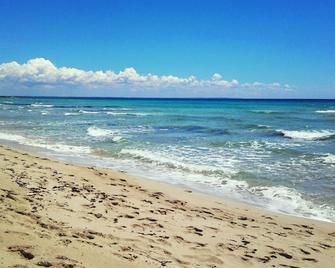 لونا بيينا بي آند بي - ليتشي - شاطئ